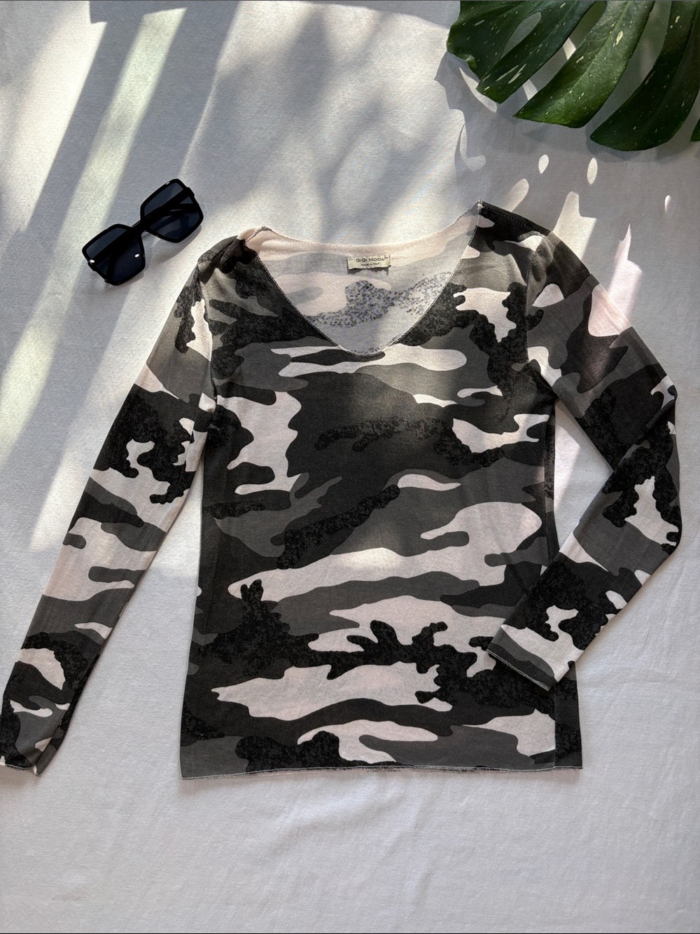 V-Neck Camo Long Sleeve Tee - Black & Gray